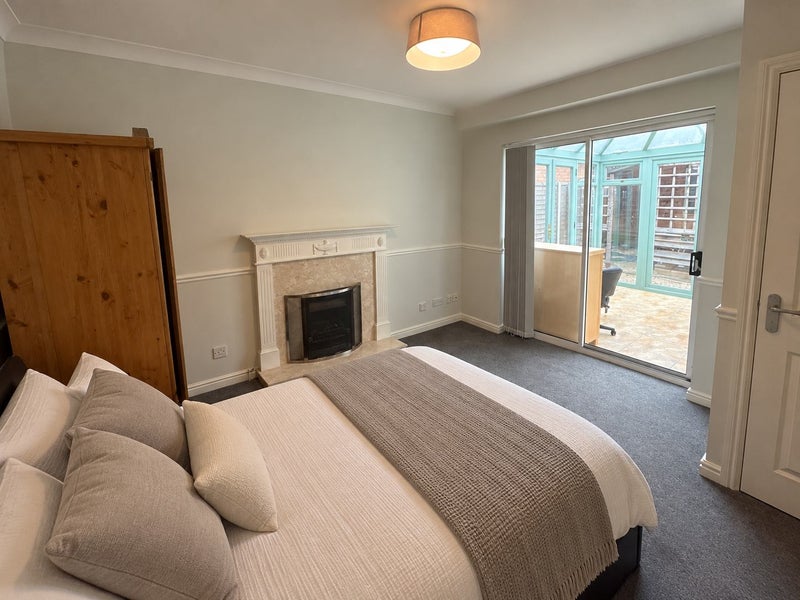 Photo 1: Room 2