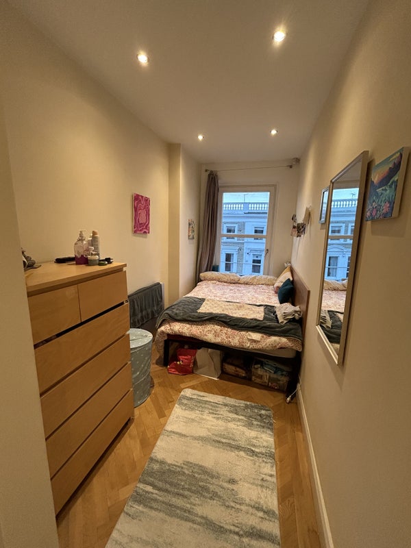 Photo 1: Double bedroom 