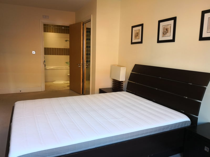 Photo 1: En-suite Master Room 