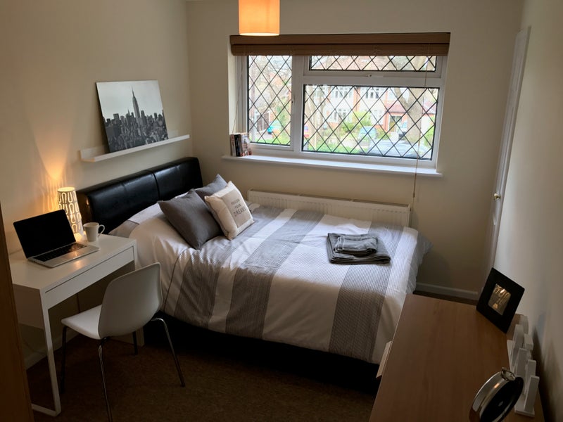 Photo 1: Double Room with ensuite