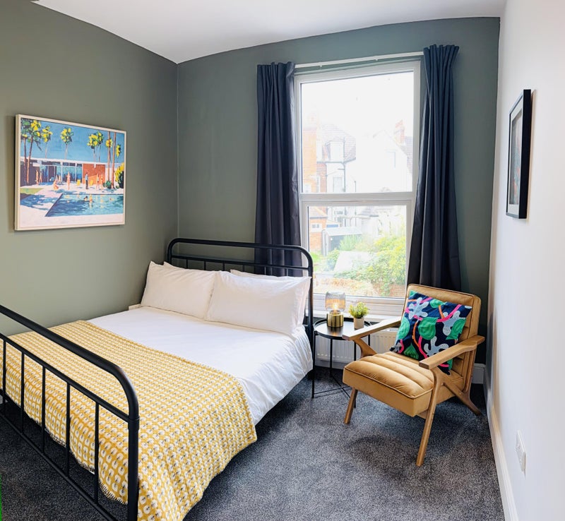 Photo 1: Off Suite Room - £600 PCM