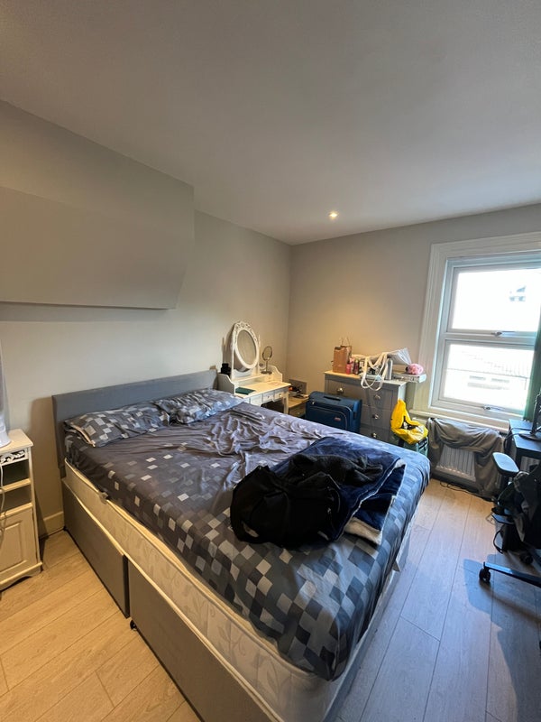 Photo 1: Room 1 