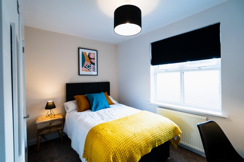 Photo 1: Room 1