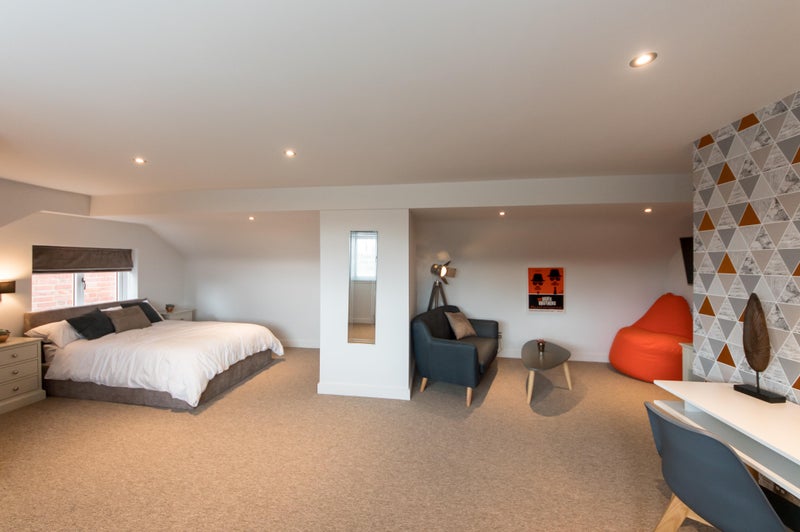 Photo 1: Room 6