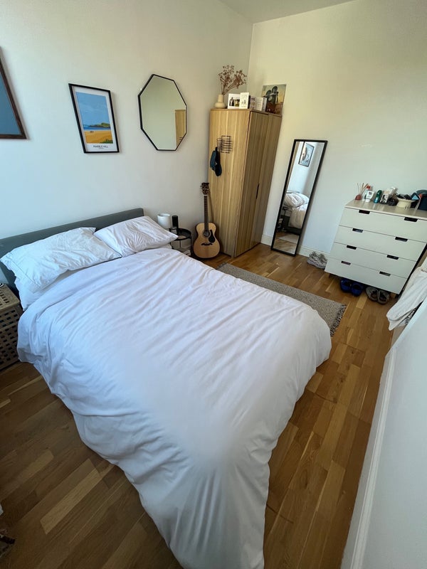 Photo 1: Bedroom