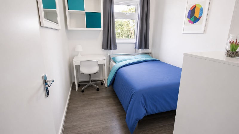 Photo 1: Bedroom 4