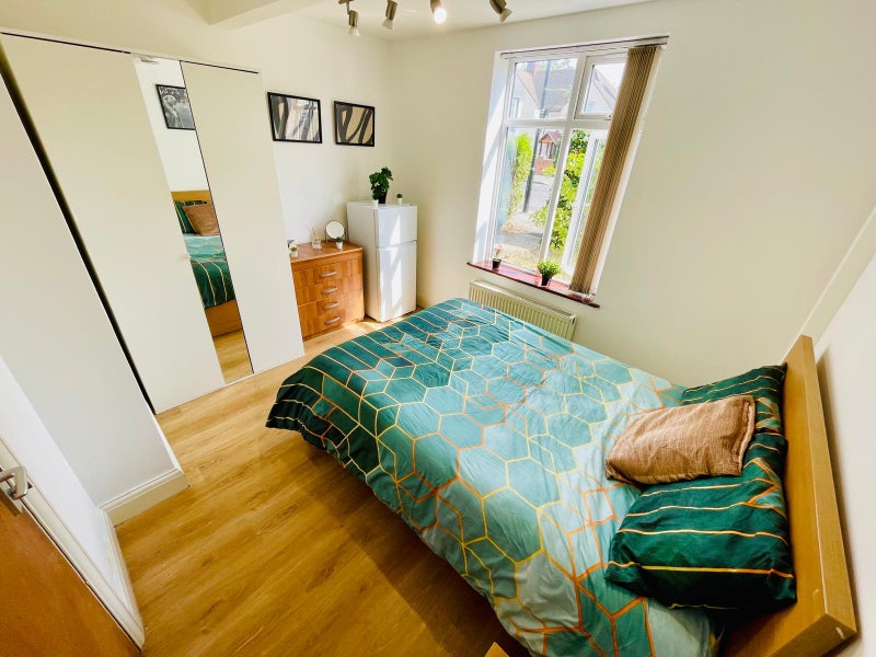 Photo 1: ROOM 1      