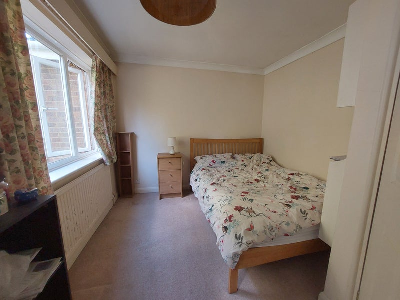 Photo 1: Large double bedroom