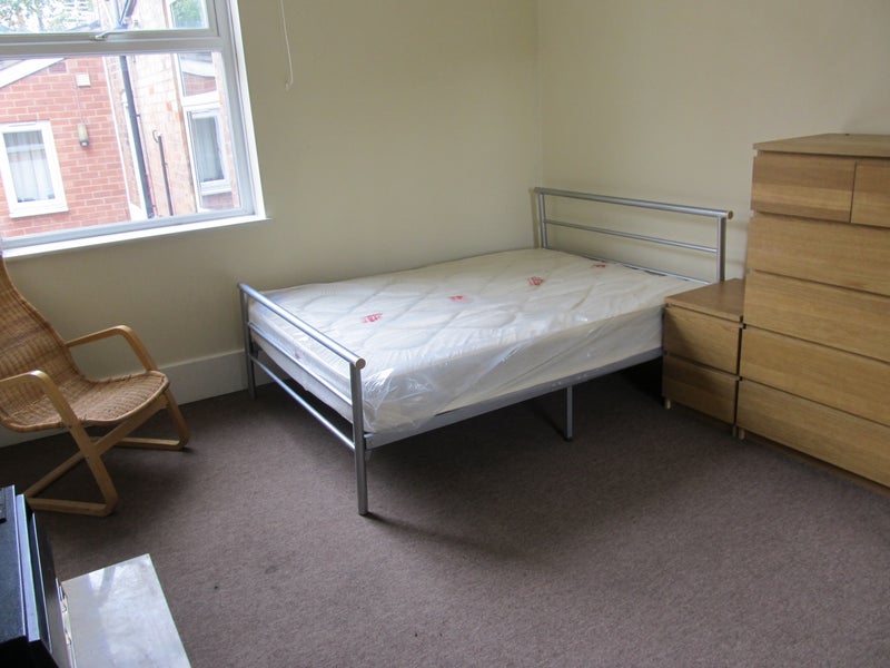 Photo 1: The room