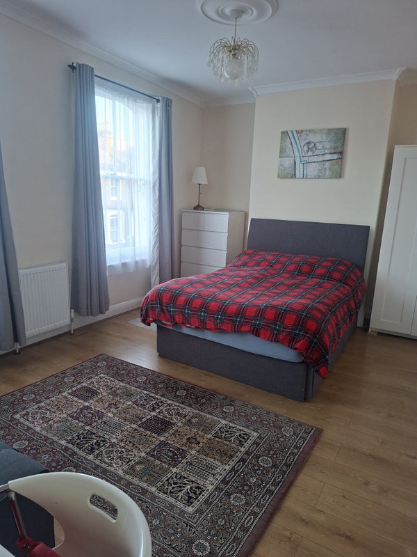 Photo 1: Dedroom 1