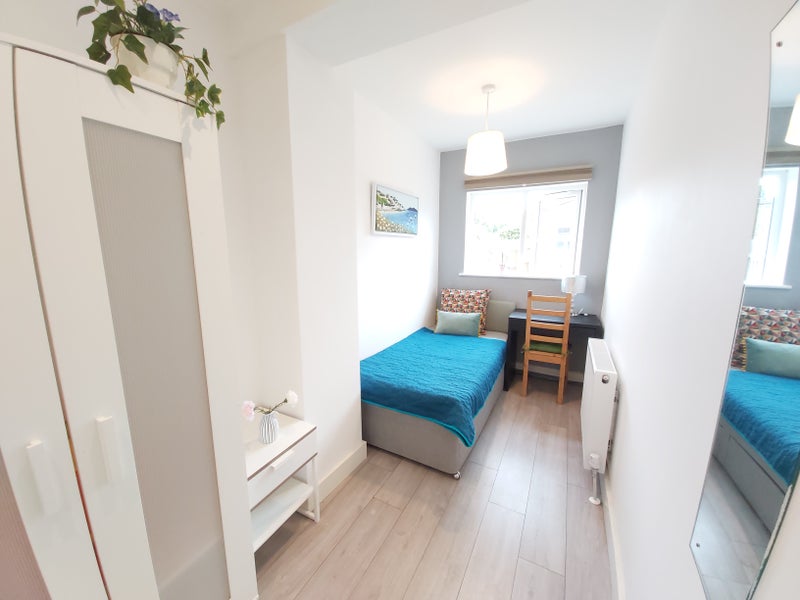 Photo 1: Room 2