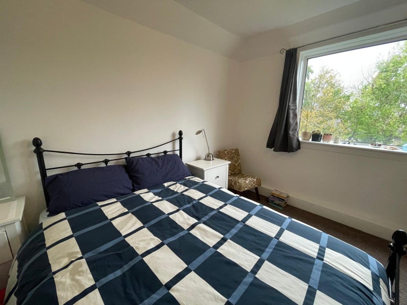 Photo 1: Bedroom