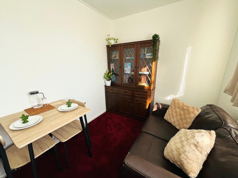 Photo 1: Living room 