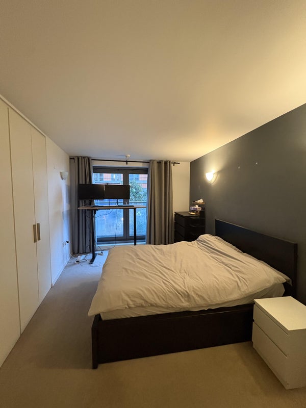 Photo 1: room