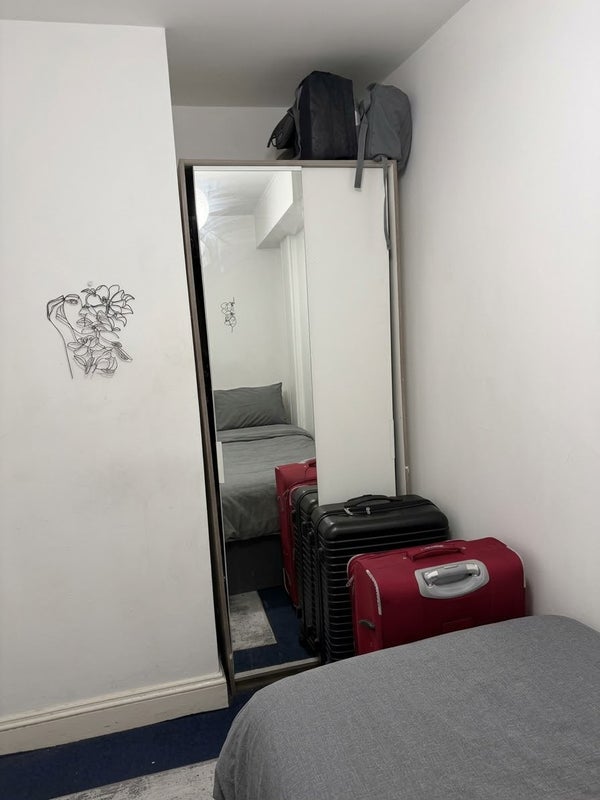 Photo 1: Room