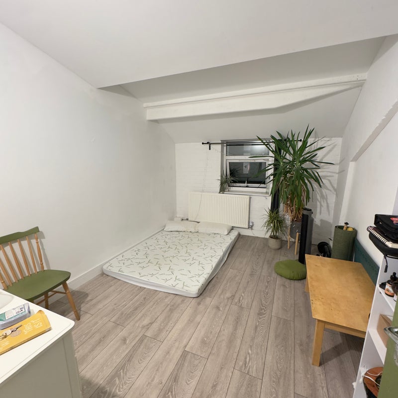 Photo 1: Room 1