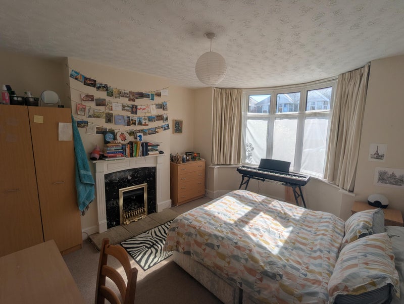 Photo 1: Bedroom