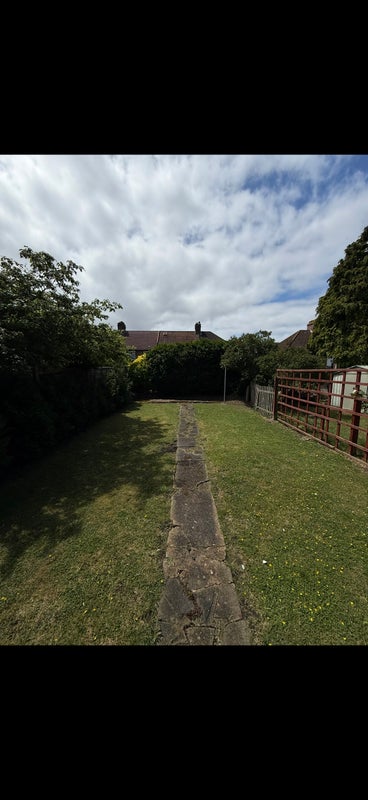 Photo 1: Garden