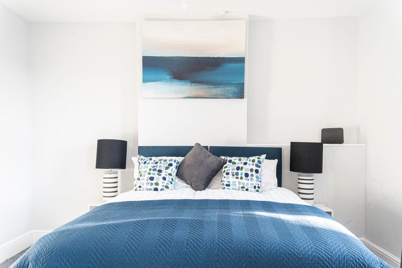 Photo 1: Bedroom