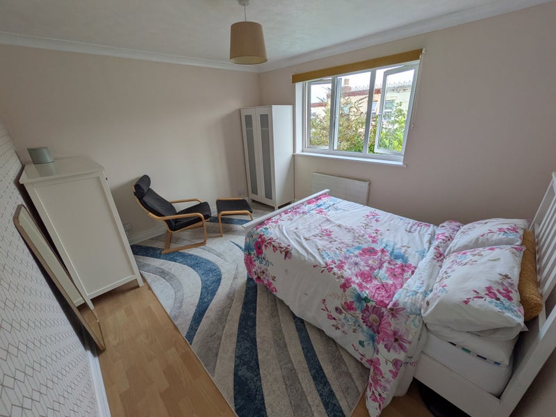 Photo 1: Main bedroom