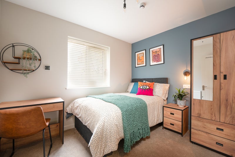 Photo 1: Room 2