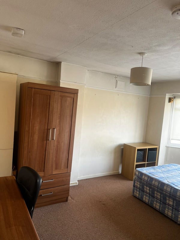 Photo 1: Room 2