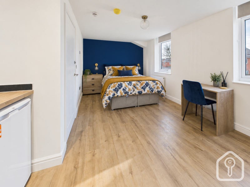 Photo 1: Room 3 ensuite