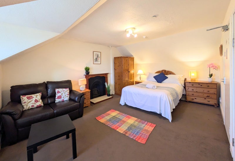 Photo 1: £730/mo
