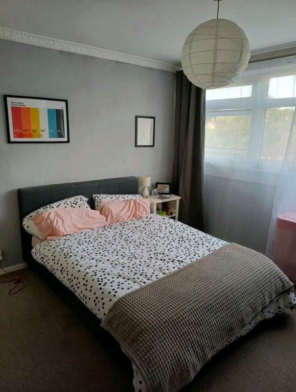 Photo 1: Bedroom