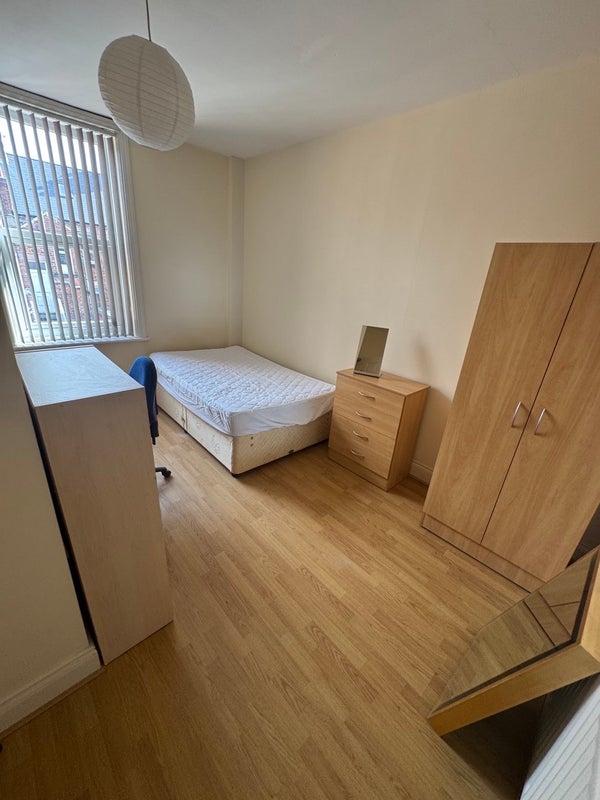 Photo 1: Available room