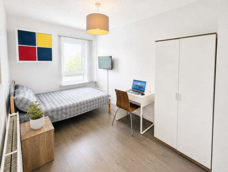 Photo 1: Bedroom 1