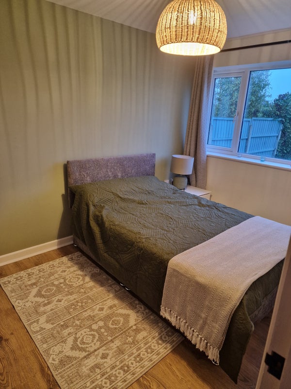Photo 1: Bedroom
