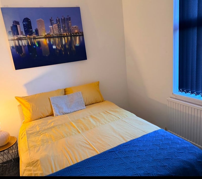 Photo 1: Bedroom