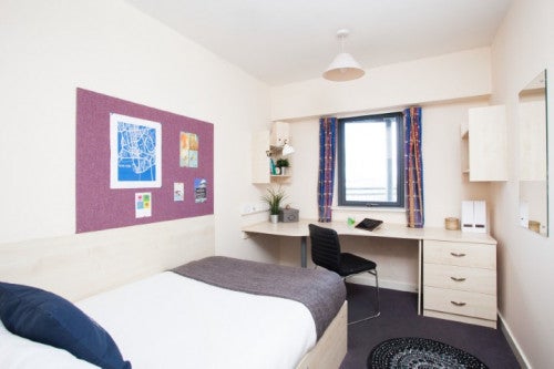 Photo 1: Bedroom