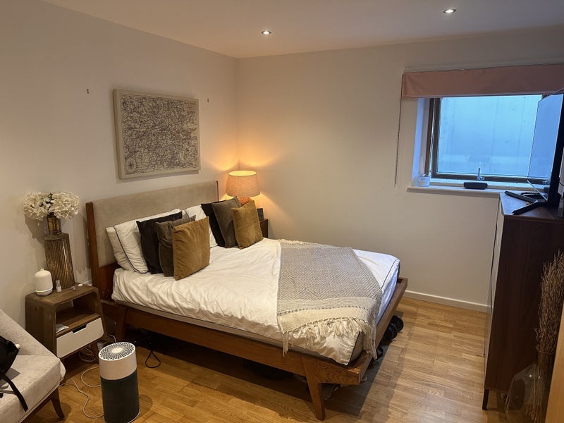 Photo 1: Bedroom