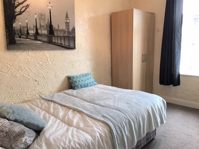 Photo 1: LOVELY ROOM
