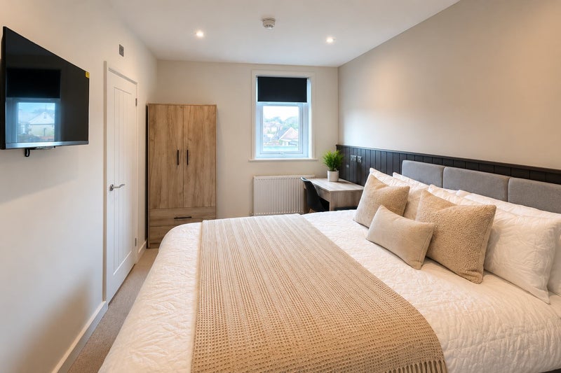 Photo 1: Bedroom