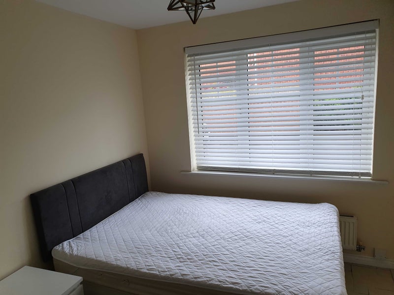 Photo 1: Bedroom 1