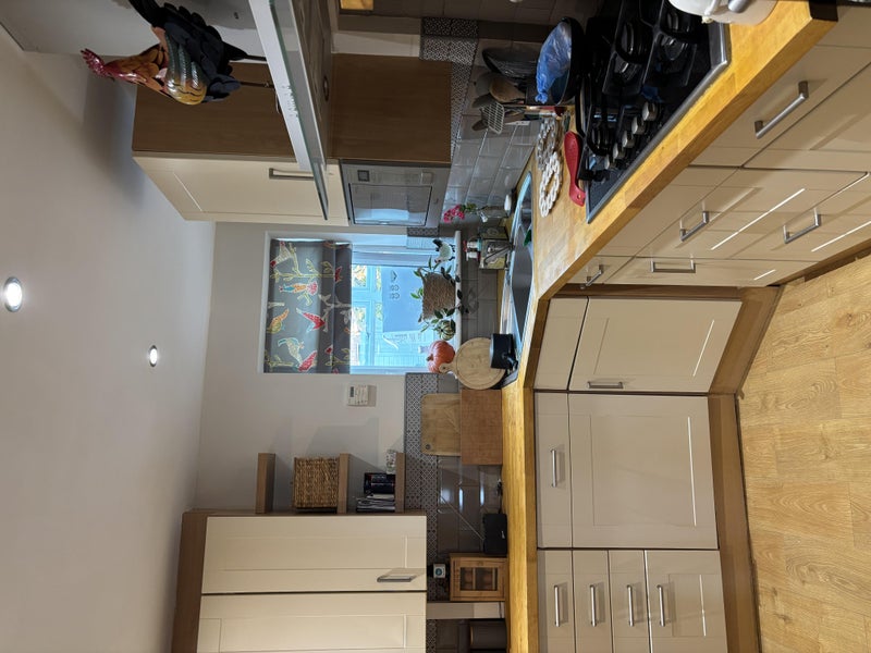Photo 1: Kitchen 