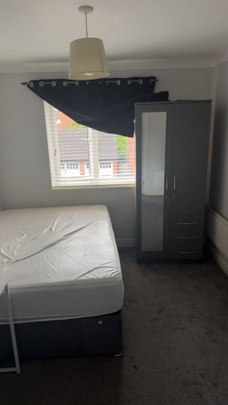 Photo 1: Bedroom double bed