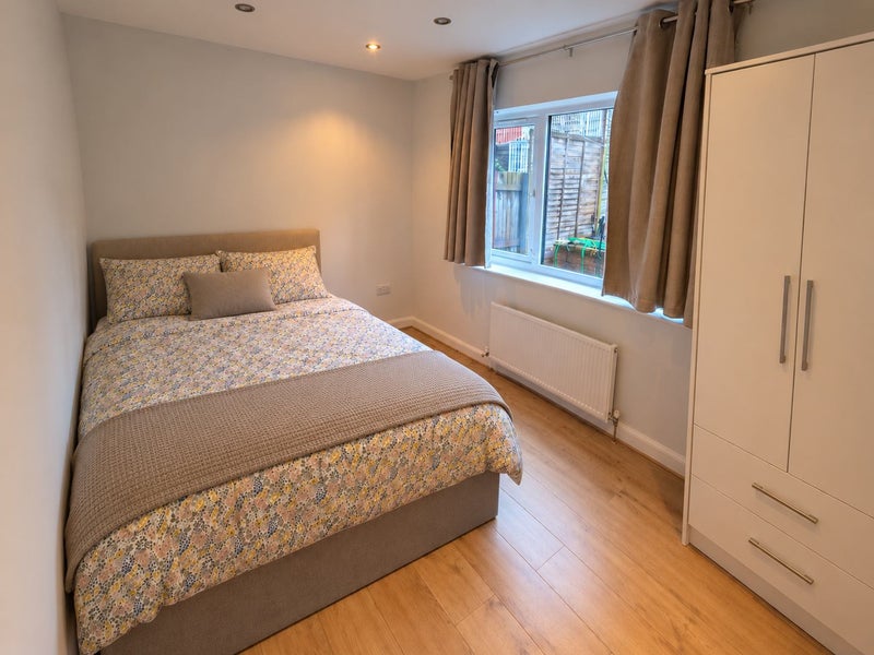 Photo 1: Room 1