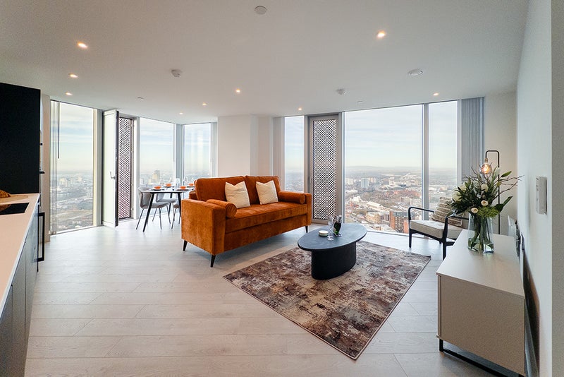 Photo 1: Shared lounge and 47th-floor views