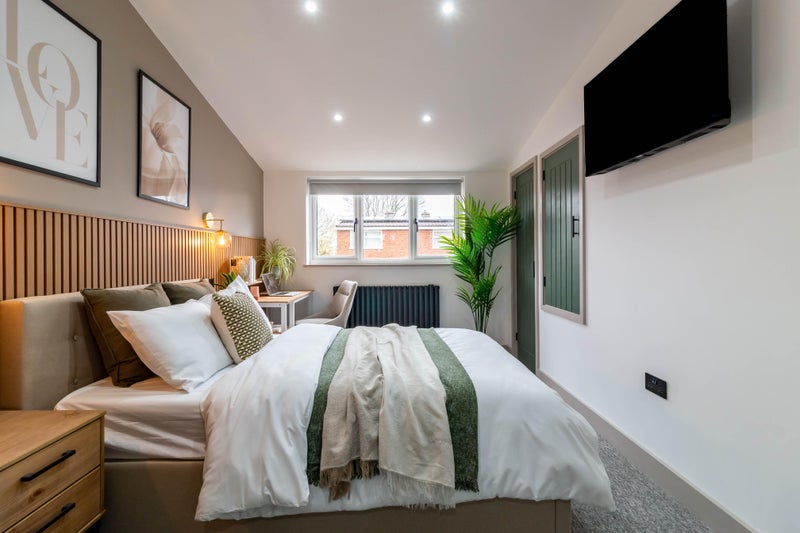 Photo 1: Bedroom 4