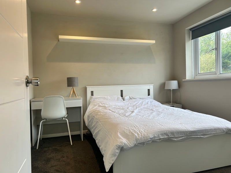 Photo 1: Bedroom 