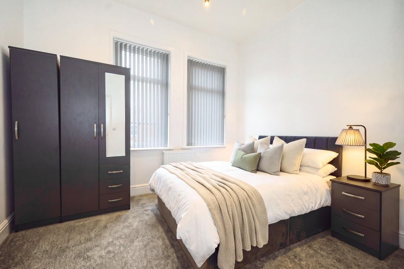 Photo 1: Room 3
