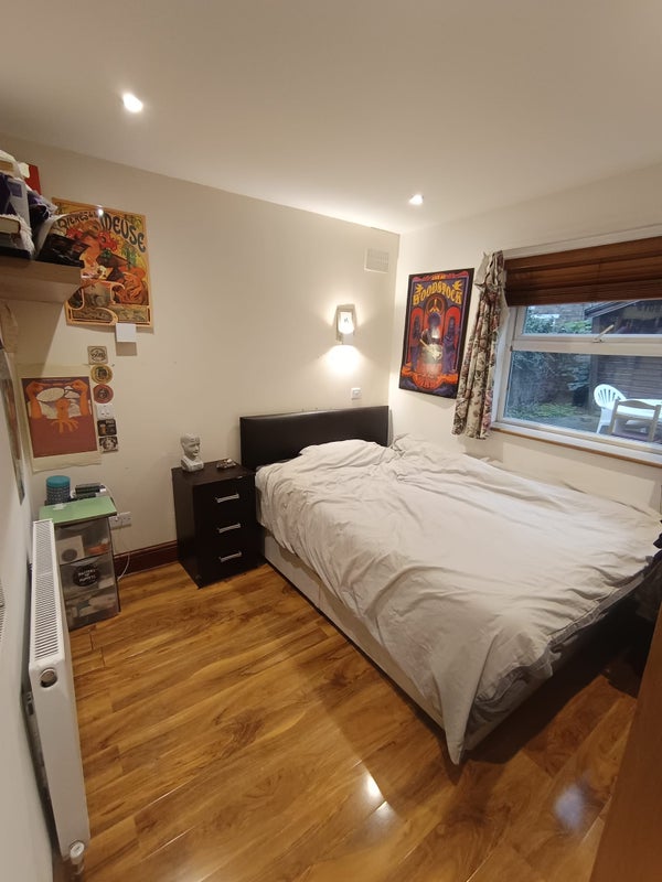 Photo 1: cozy room 