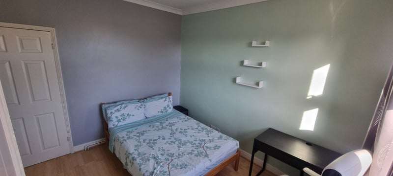 Photo 1: Double bed
