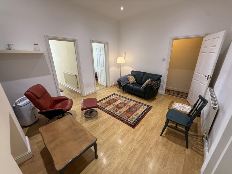 Photo 1: Lounge