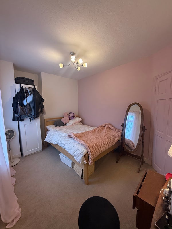 Photo 1: Double Bedroom