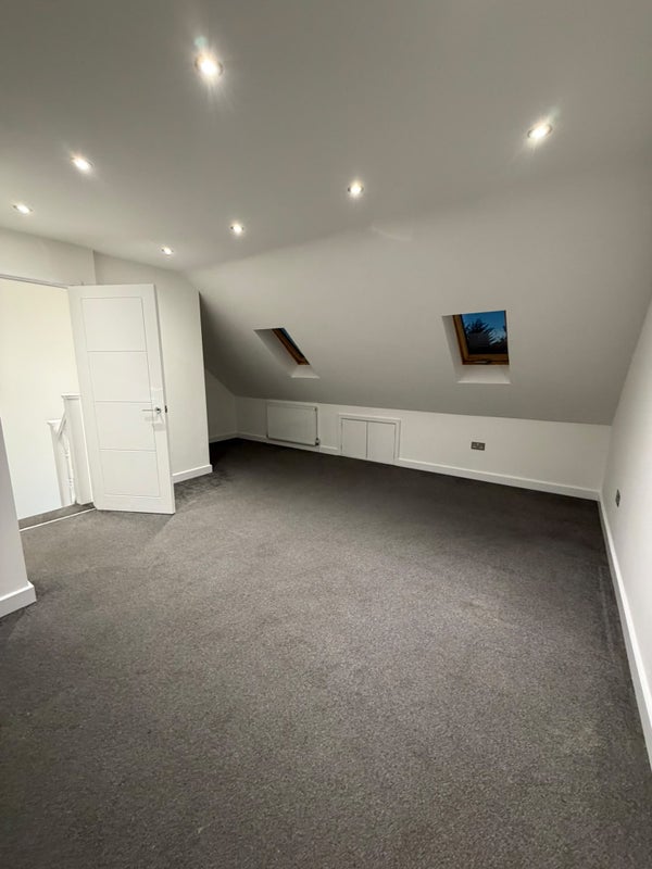 Photo 1: Room 5